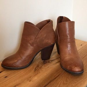 Gorgeous Gianni Bini leather booties like new